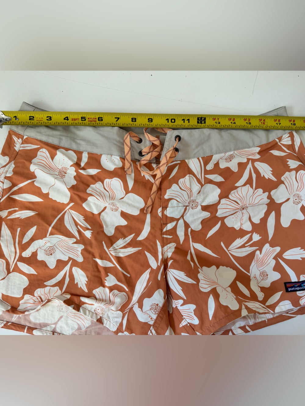 Patagonia Womens Wavefarer Boards Shorts 5" Orange/Peach White Floral Sz 12 - Picture 8 of 11